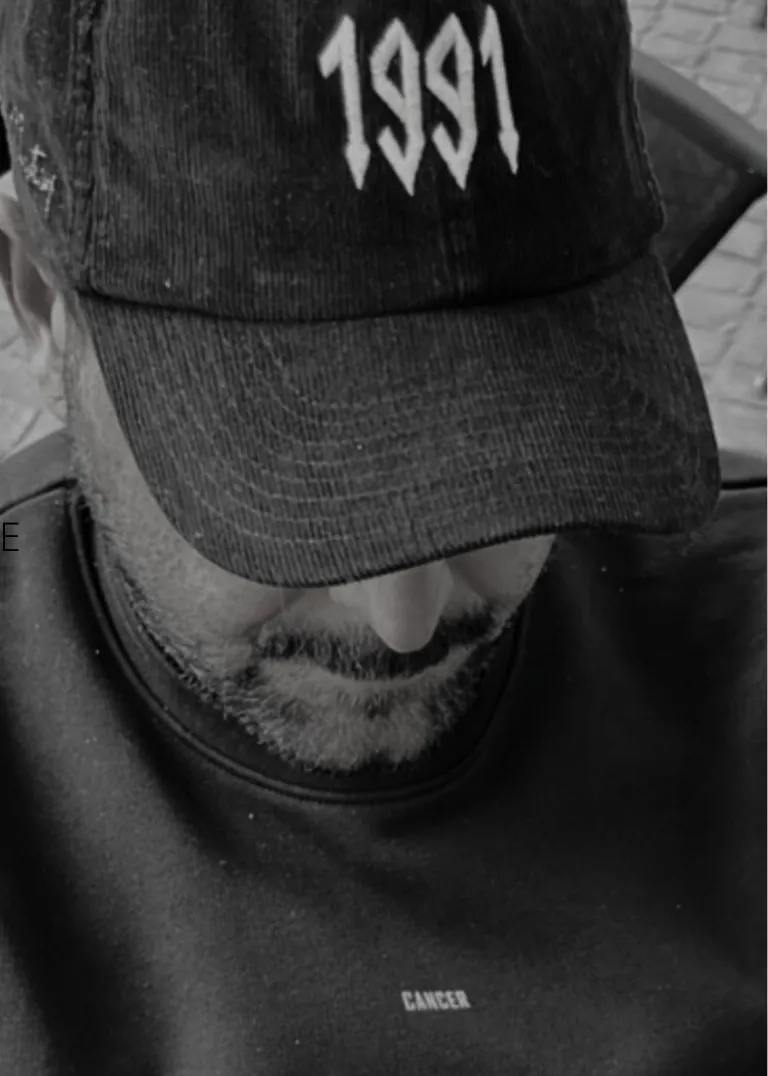 Casquette brodée de l'année de naissance, collection Étrange Enfant