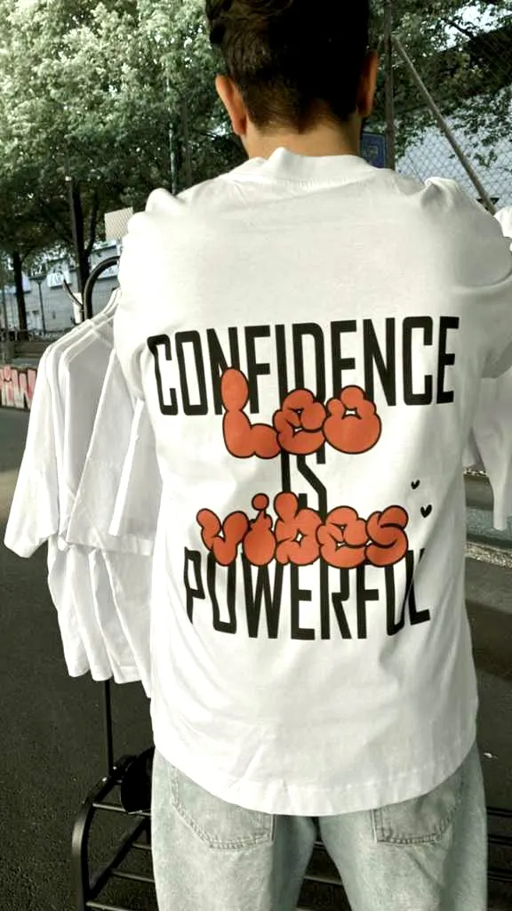 Tee-shirt blanc Lion « Confidence is powerful », collection Vibes